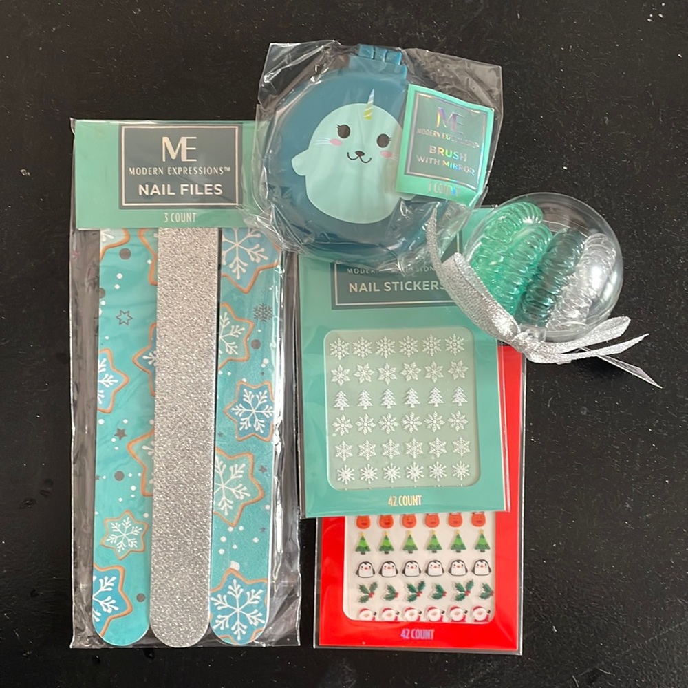 ⚜️Beauty Bundle Stocking Stuffers!Nail File, Nail Art, Hair Ties & Unicorn Brush